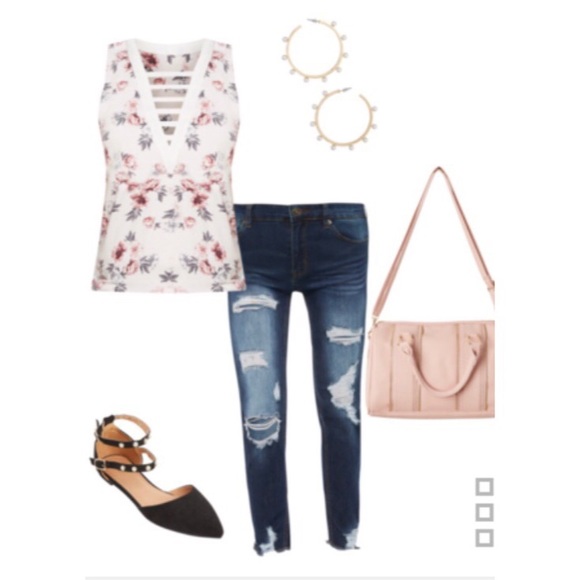 Rue21 White Floral Caged V Neck Tank Top, Medium - Picture 2 of 6